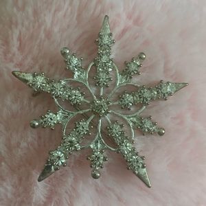Vintage snowflake brooch